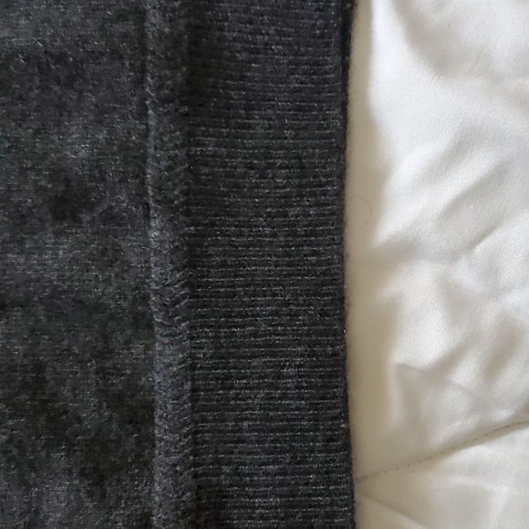 Men's Cashmere Vest. Medium - Picture 5 of 5